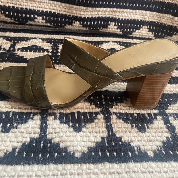 Micheal Kors Clog heels. - Picture 3 of 4